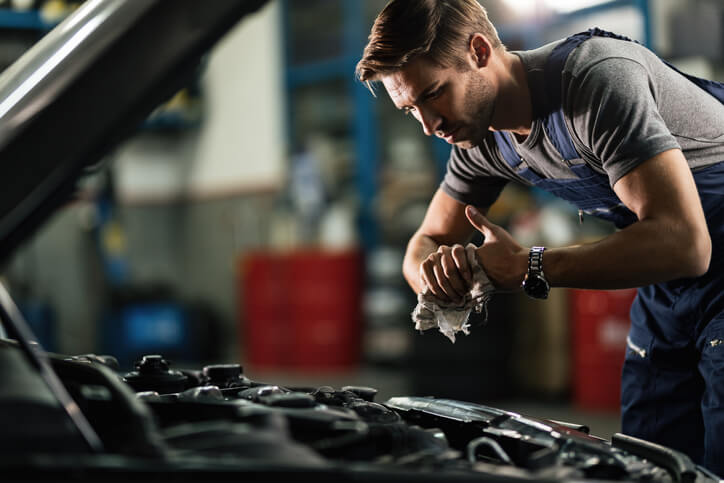 Certified diesel repair technician performing emergency engine diagnostics in St. George - Truck Repair | Redrock Garage Certified diesel repair technician performing emergency engine diagnostics in St. George