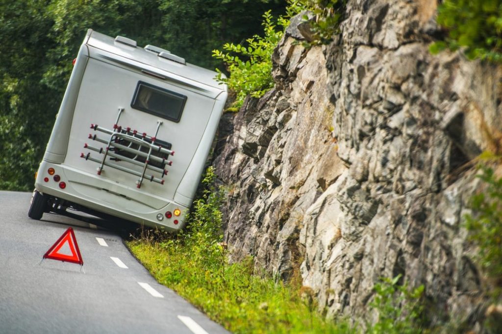 Mobile RV repair service for stranded RV on highway